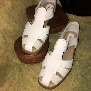 Cobbie Cuddlers White Sandals 9W